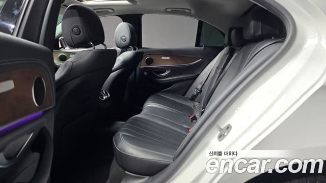 Mercedes-Benz E-Class 2019 — Şəkil 24/30