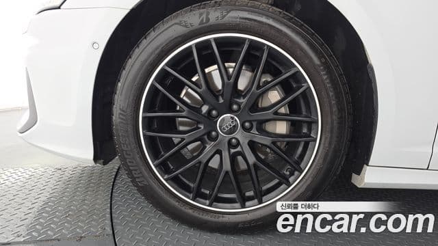 Audi A6 2021 — ფოტო 5/20