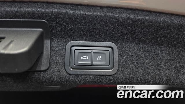 Audi A6 2021 — ფოტო 17/20