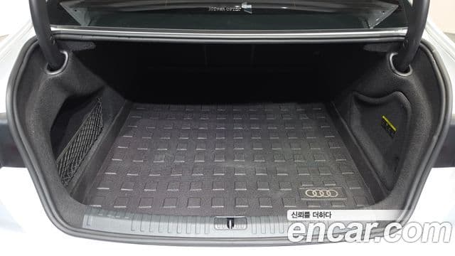 Audi A6 2021 — ფოტო 18/20