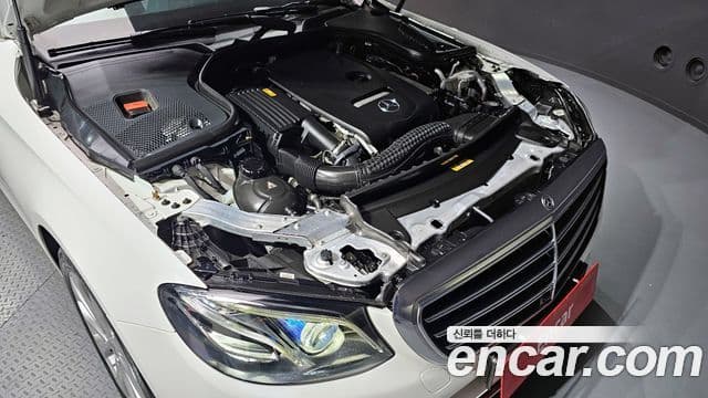 Mercedes-Benz E-Class 2018 — ფოტო 6/20