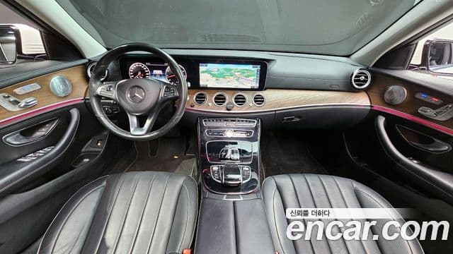 Mercedes-Benz E-Class 2018 — ფოტო 7/20