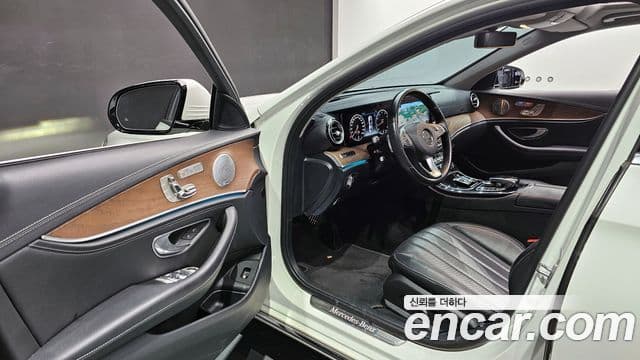 Mercedes-Benz E-Class 2018 — ფოტო 10/20
