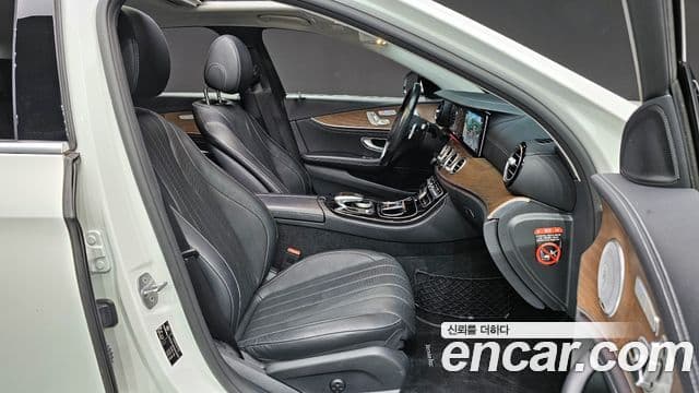 Mercedes-Benz E-Class 2018 — ფოტო 12/20