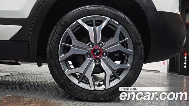 Kia Seltos 2020 — ფოტო 7/31