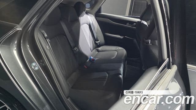 Kia K5 2023 — Şəkil 12/20