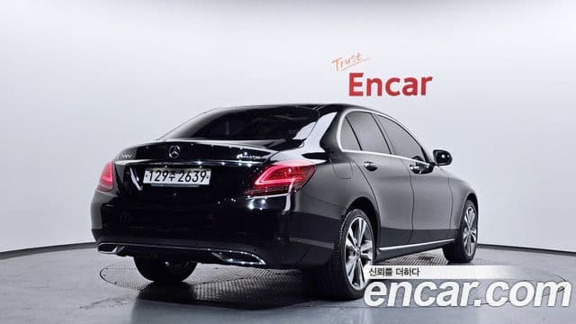 Mercedes-Benz C-Class 2020 — Photo 7/20