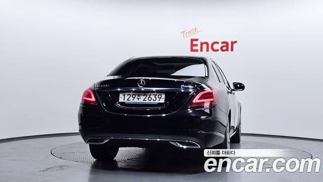 Mercedes-Benz C-Class 2020 — Photo 18/20
