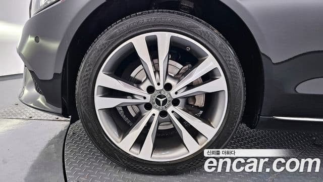Mercedes-Benz C-Class 2020 — Photo 3/20