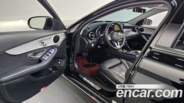 Mercedes-Benz C-Class 2020 — Photo 10/20