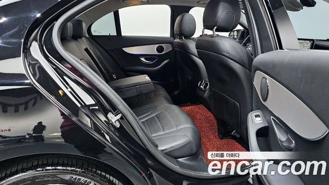 Mercedes-Benz C-Class 2020 — Photo 9/20