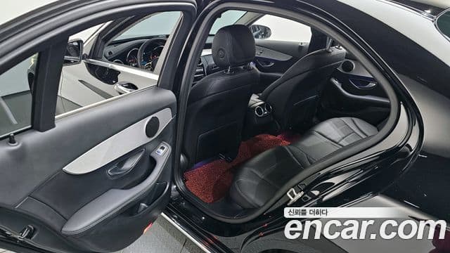 Mercedes-Benz C-Class 2020 — Photo 17/20