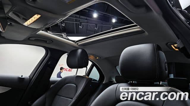 Mercedes-Benz C-Class 2020 — Photo 1/20