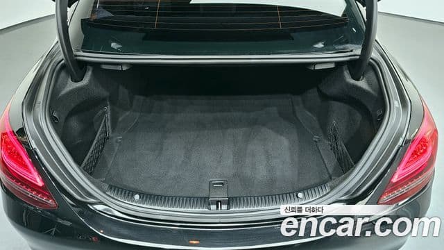 Mercedes-Benz C-Class 2020 — Photo 19/20