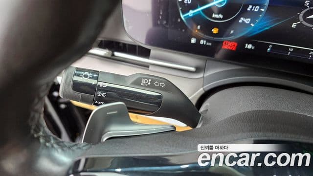 Kia Carnival 2021 — Şəkil 18/20
