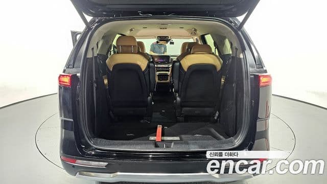 Kia Carnival 2021 — Photo 25/33