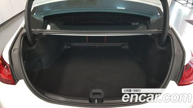 Mercedes-Benz C-Class 2023 — ფოტო 10/17
