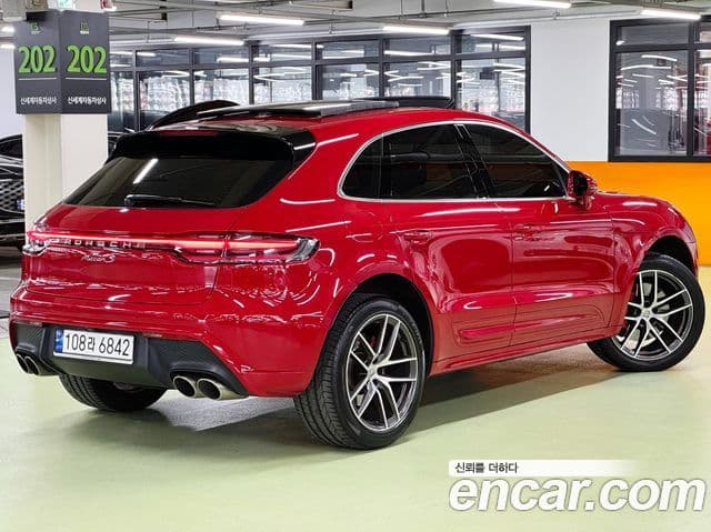 Porsche Macan 2023 — ფოტო 2/20