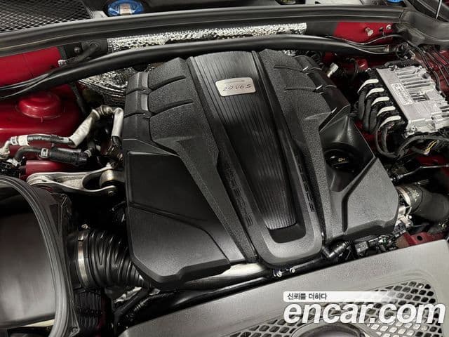 Porsche Macan 2023 — ფოტო 6/20