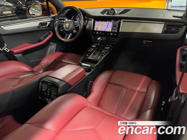 Porsche Macan 2023 — ფოტო 8/20