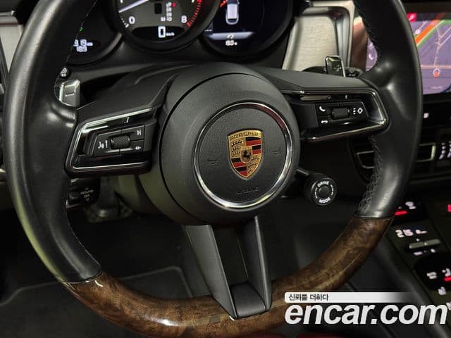 Porsche Macan 2023 — ფოტო 11/20