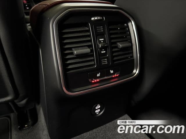 Porsche Macan 2023 — ფოტო 18/20