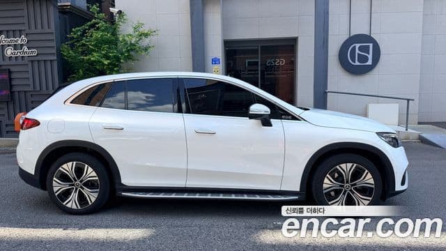 Mercedes-Benz EQE SUV 2024 — Photo 11/16