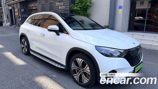 Mercedes-Benz EQE SUV 2024 — Photo 10/16