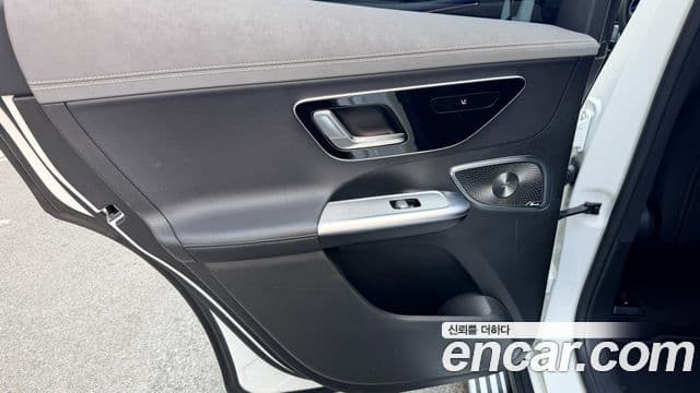 Mercedes-Benz EQE SUV 2024 — Photo 7/16