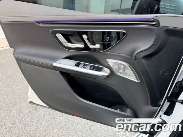 Mercedes-Benz EQE SUV 2024 — Photo 13/16