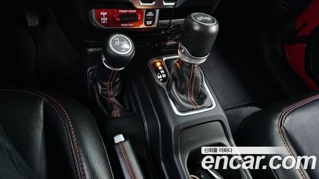 Jeep Wrangler 2021 — ფოტო 9/20