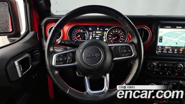 Jeep Wrangler 2021 — ფოტო 13/20