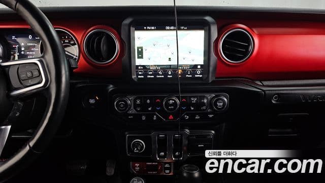 Jeep Wrangler 2021 — ფოტო 15/20