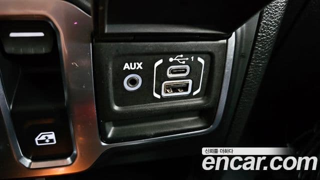Jeep Wrangler 2021 — ფოტო 18/20
