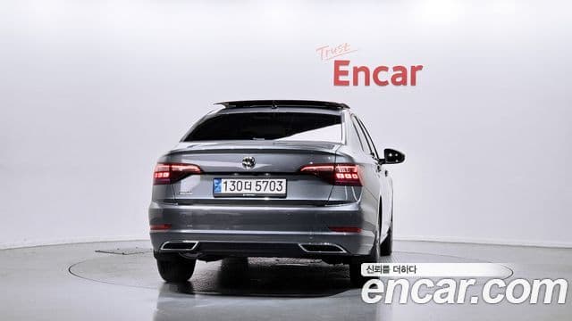 Volkswagen Jetta 2021 — ფოტო 3/20