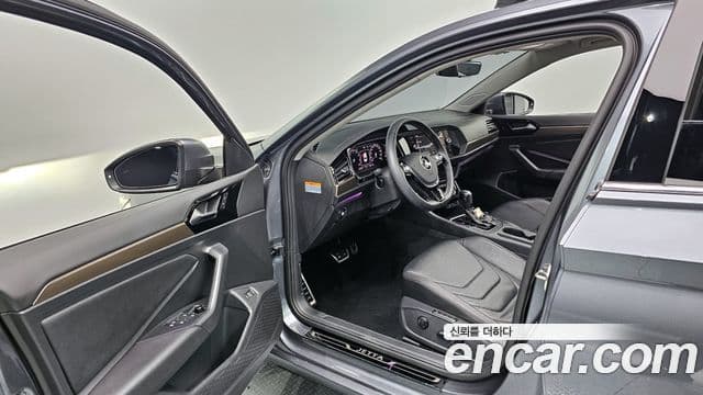 Volkswagen Jetta 2021 — ფოტო 9/20