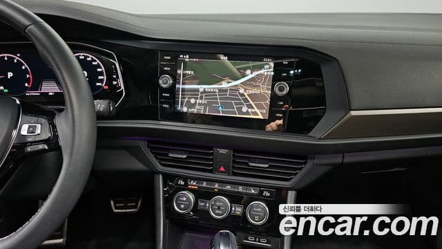 Volkswagen Jetta 2021 — ფოტო 13/20