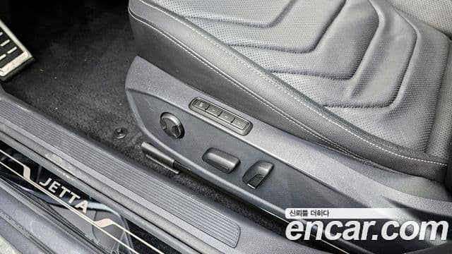 Volkswagen Jetta 2021 — ფოტო 16/20