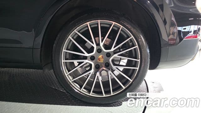 Porsche Cayenne 2020 — Photo 22/41