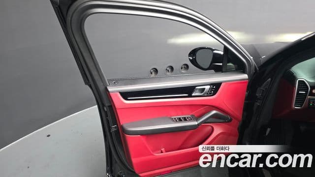 Porsche Cayenne 2020 — Photo 24/41