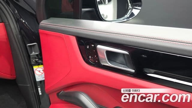 Porsche Cayenne 2020 — Photo 10/41