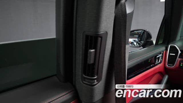 Porsche Cayenne 2020 — Photo 28/41