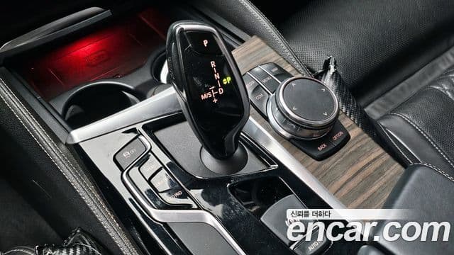 BMW 5 Series 2019 — Şəkil 9/20