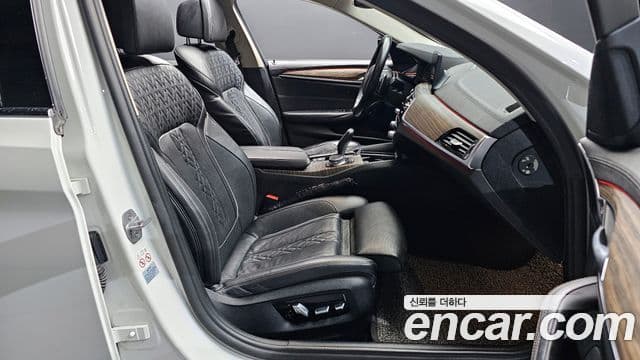 BMW 5 Series 2019 — Şəkil 11/20