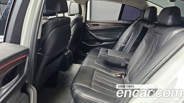BMW 5 Series 2019 — Şəkil 12/20