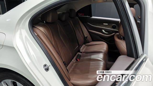 Mercedes-Benz E-Class 2019 — Şəkil 11/20