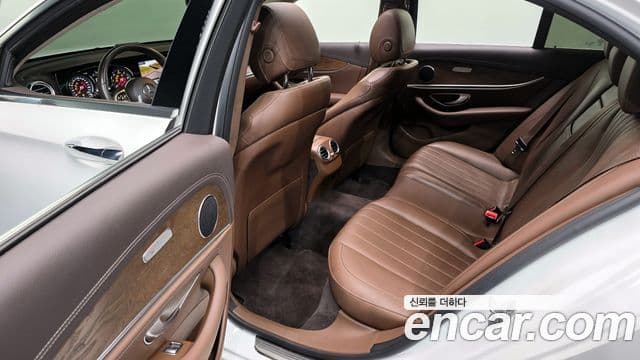 Mercedes-Benz E-Class 2019 — Şəkil 12/20