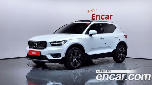 Volvo XC40 2022 — ფოტო 10/20