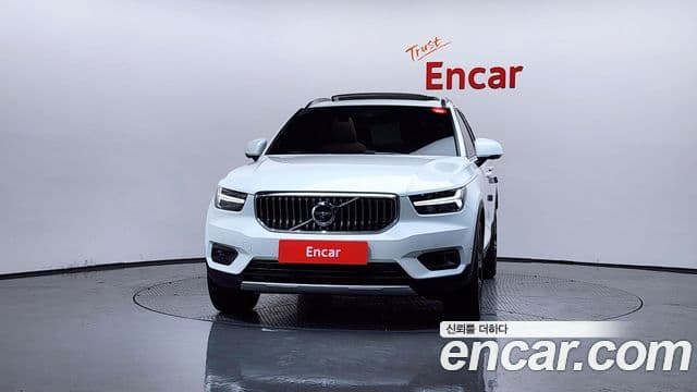Volvo XC40 2022 — ფოტო 2/20