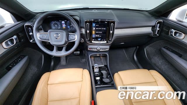 Volvo XC40 2022 — ფოტო 6/20